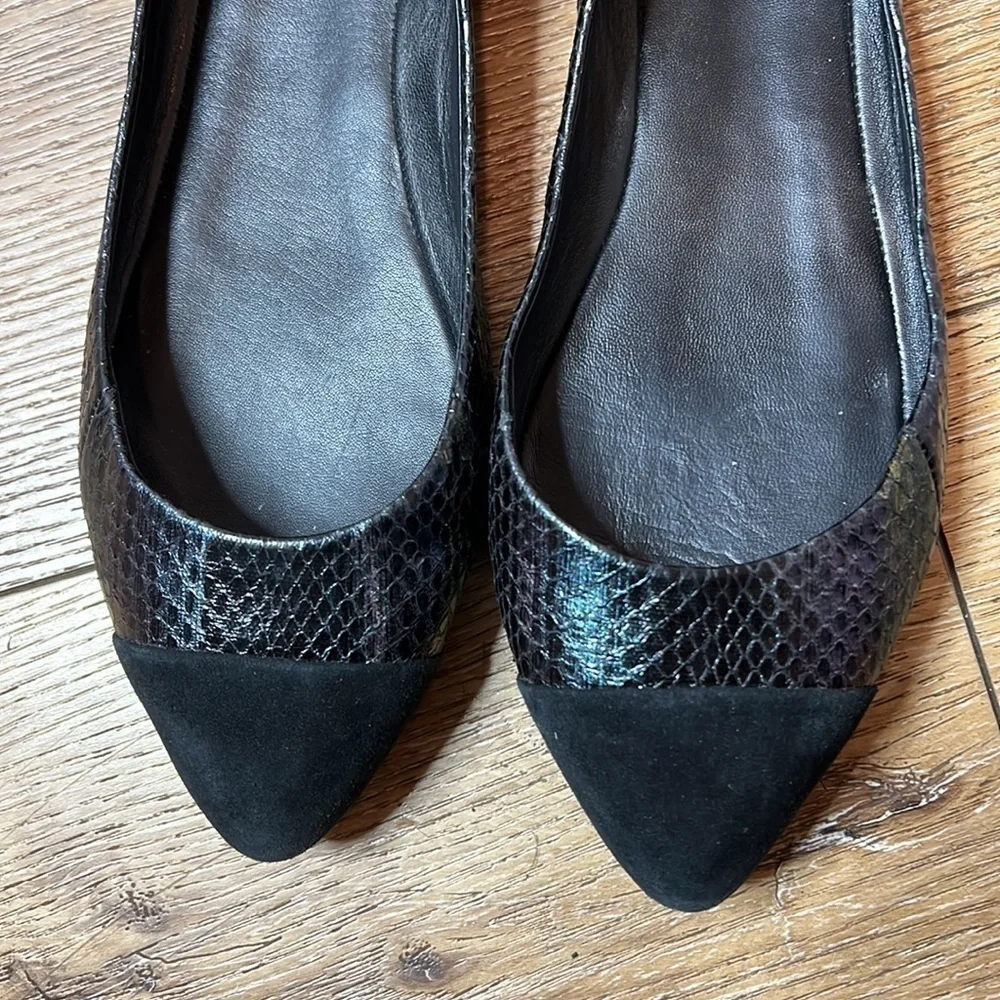 B Brian Atwood Black Suede & Iridescent Snake Print Flats Size 9 1/2 - Picture 4 of 6